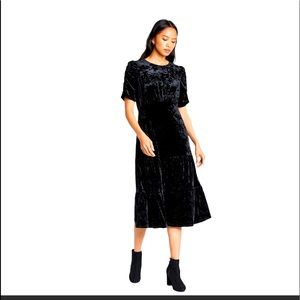 Crushed velvet midi dress in black. Size Small